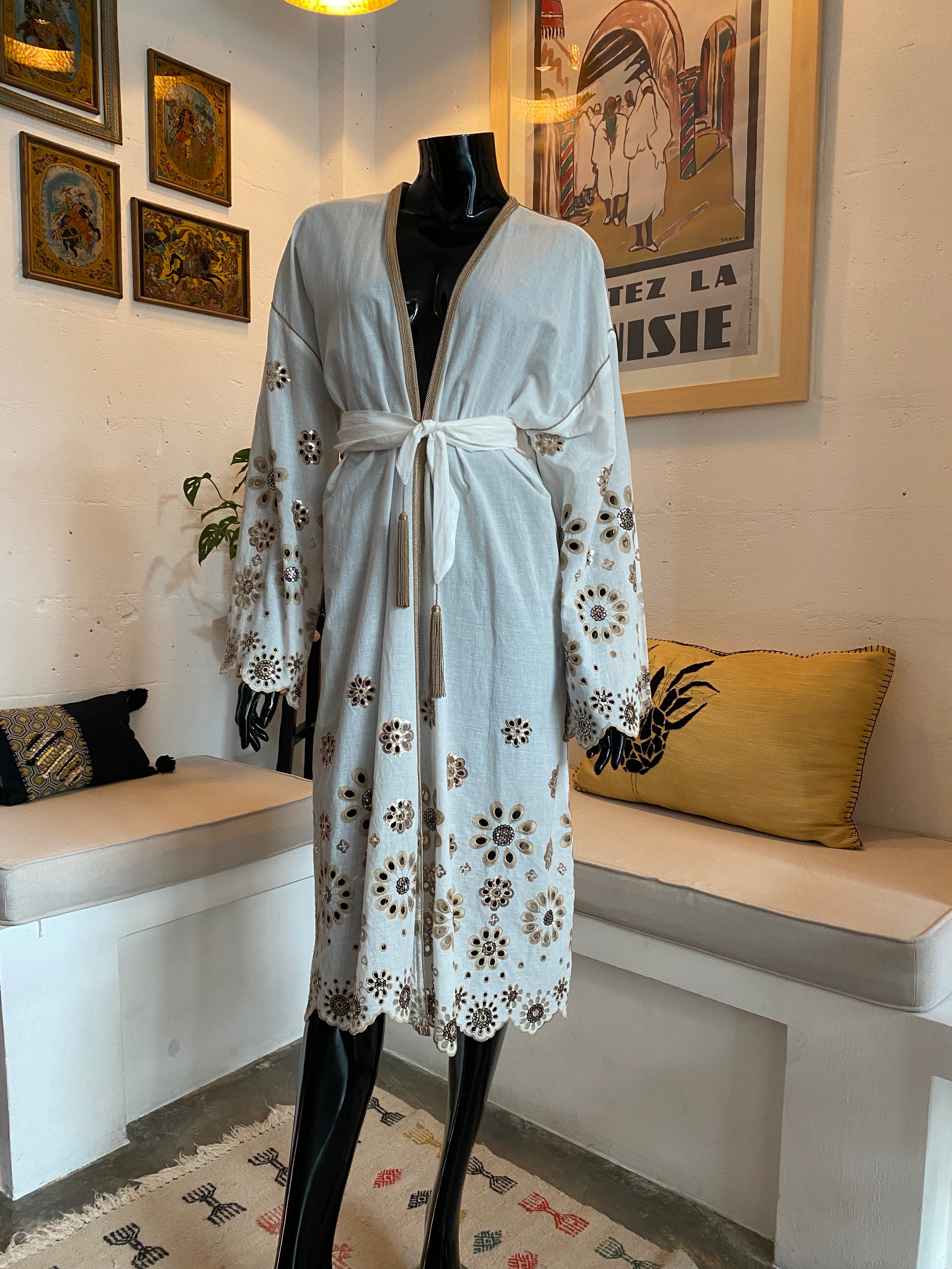 Kimono en coton brodé marocain – Ivoire et or