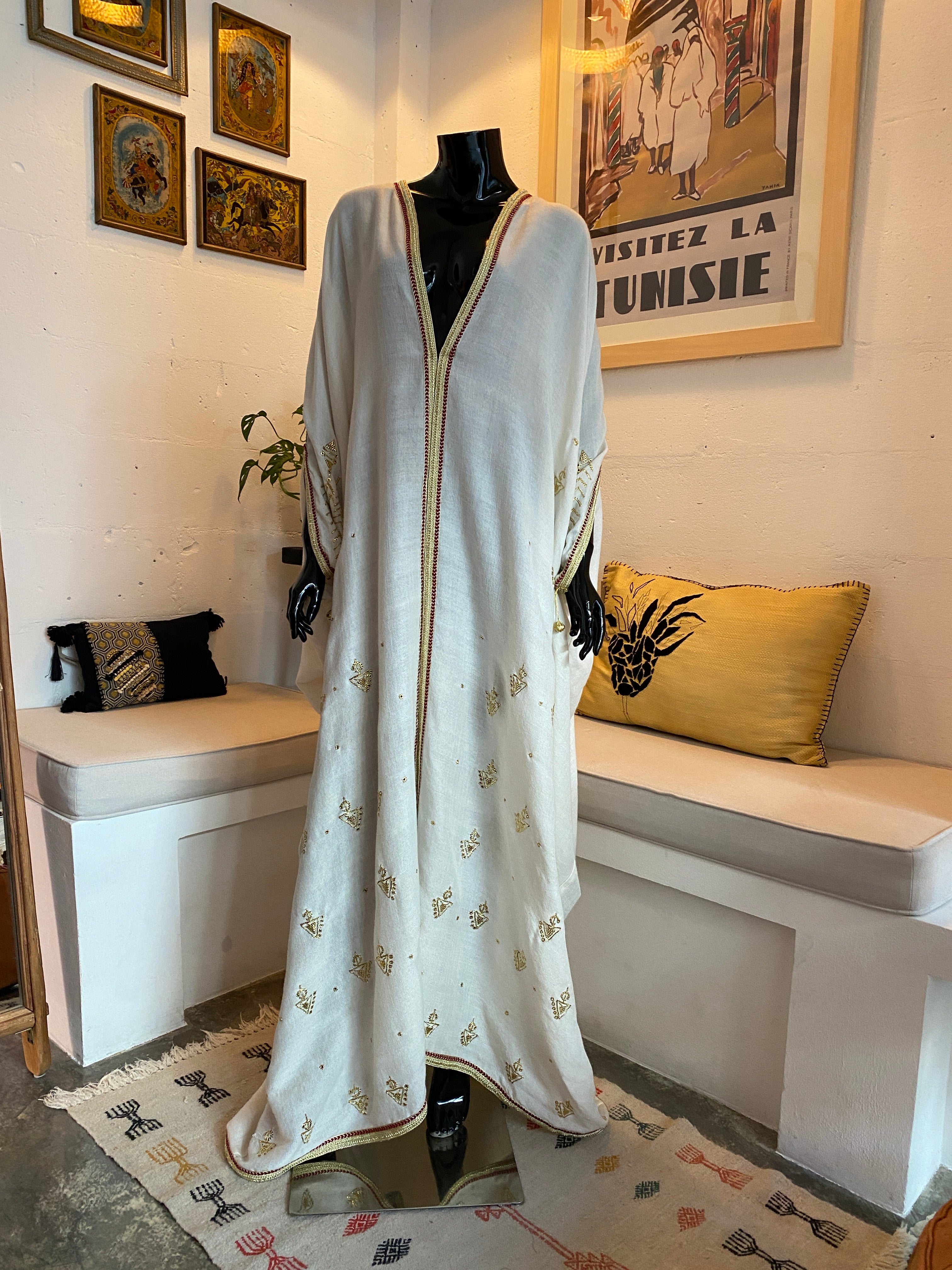 Abaya amazighe avec broderie Tel