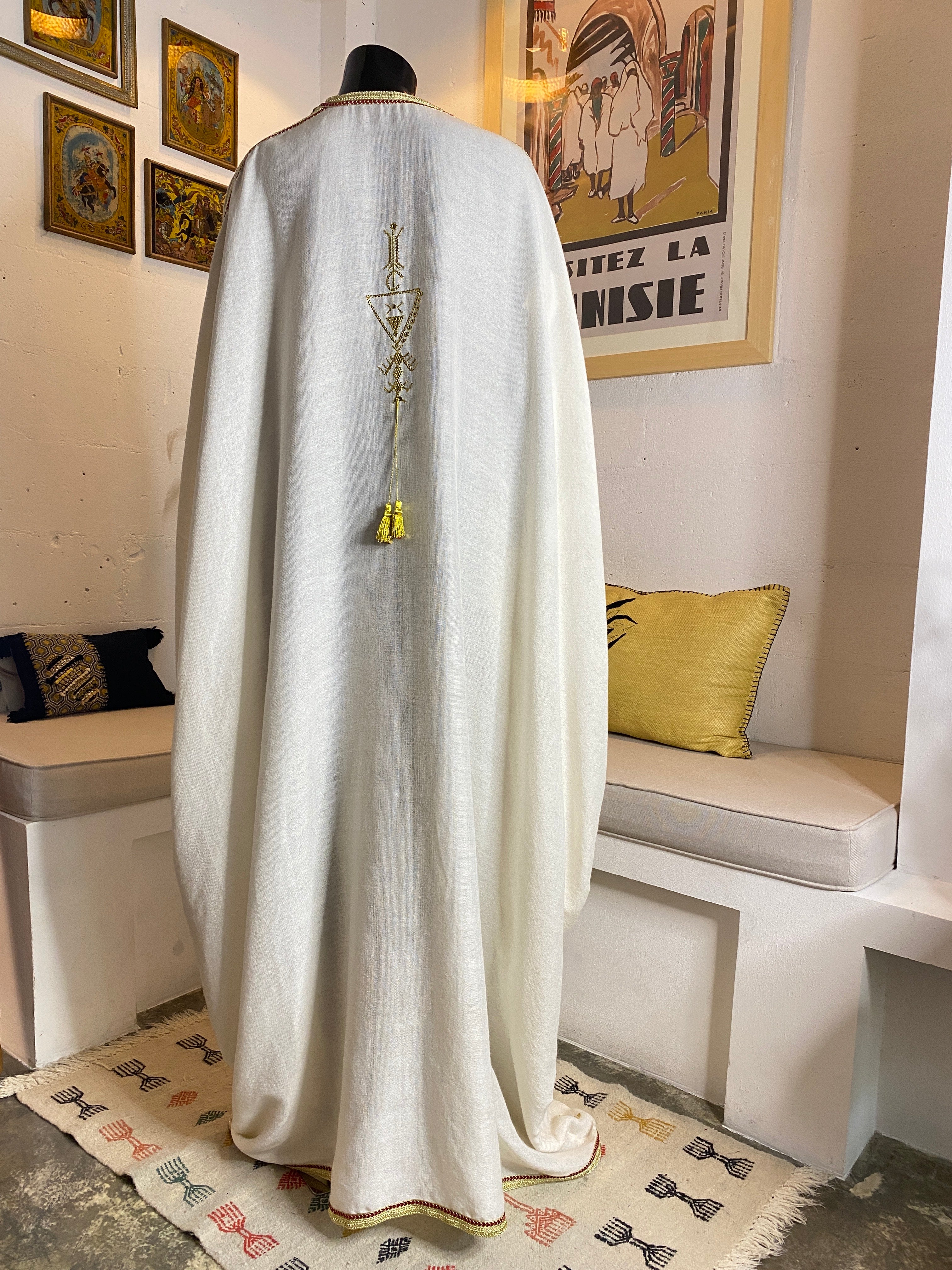 Abaya amazighe avec broderie Tel