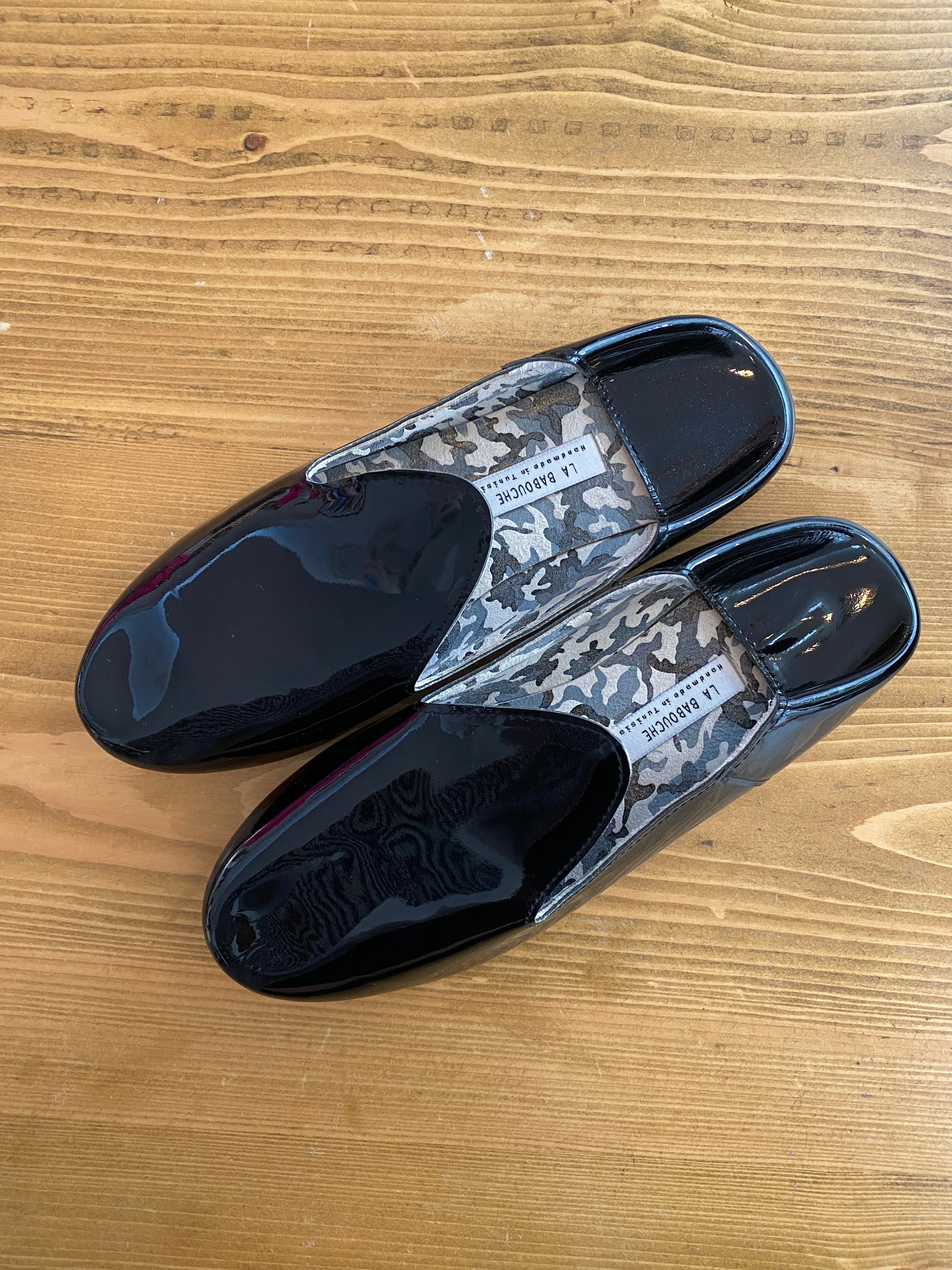 Babouche Noir Gloss avec Doublure Camouflage