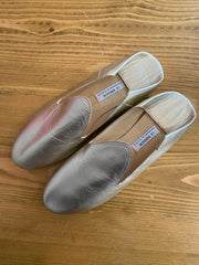 Babouche en cuir doré