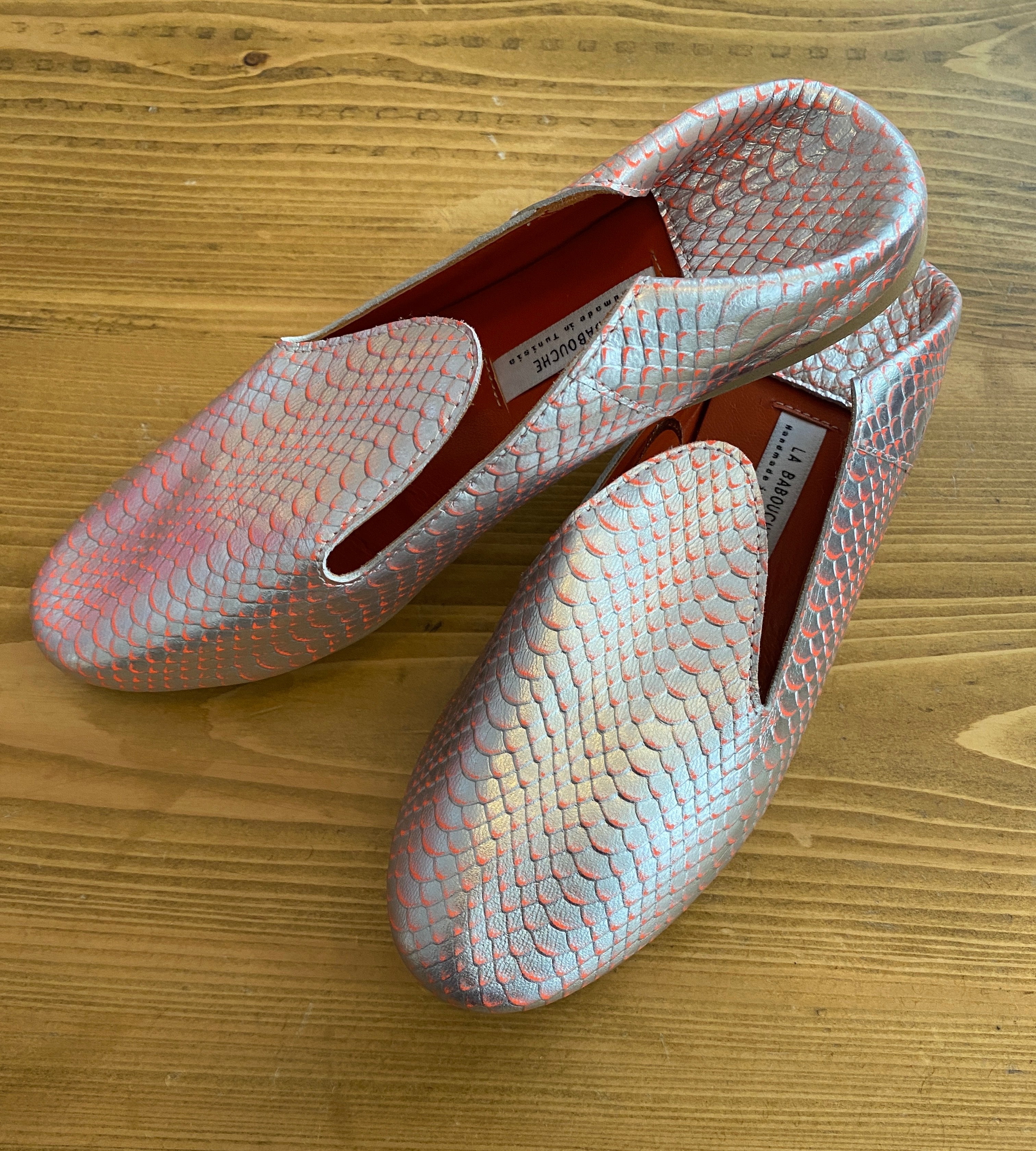 Babouche en cuir rose métallisé