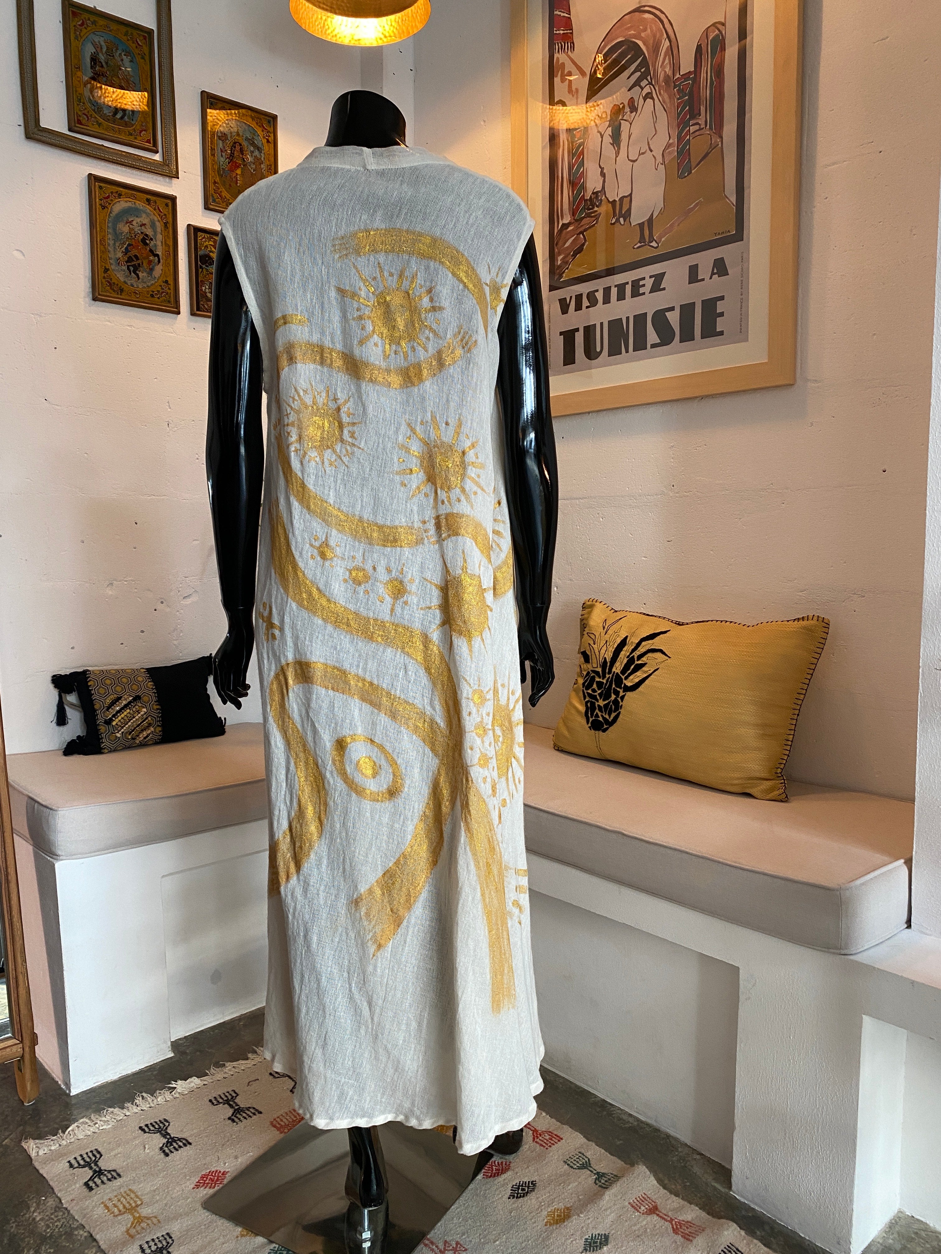 Kimono peint à la main avec motifs de soleil doré