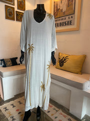 Robe en lin blanc avec broderie de palmiers dorés