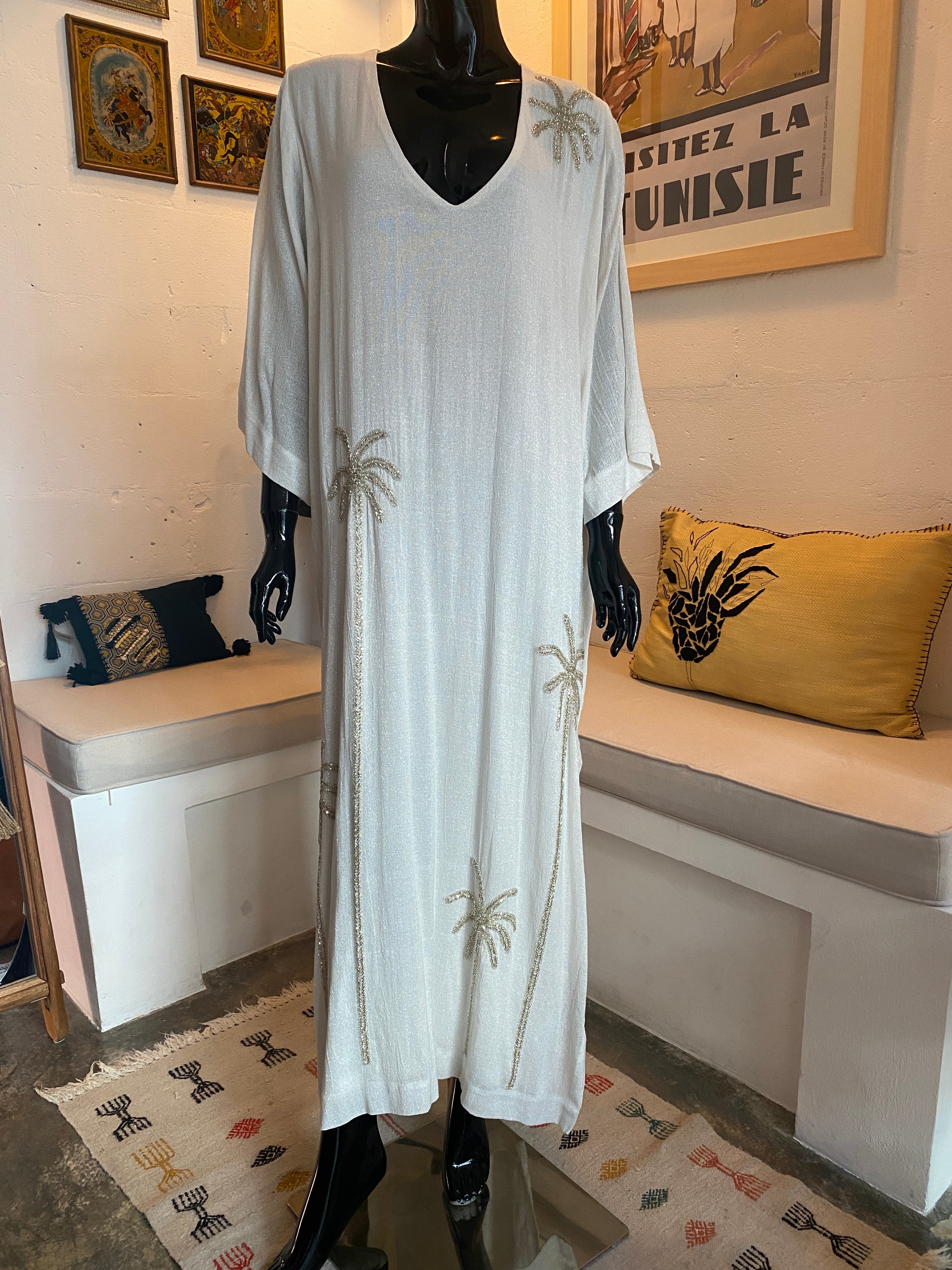 Robe en lin blanc avec broderie palmier argenté – Édition limitée