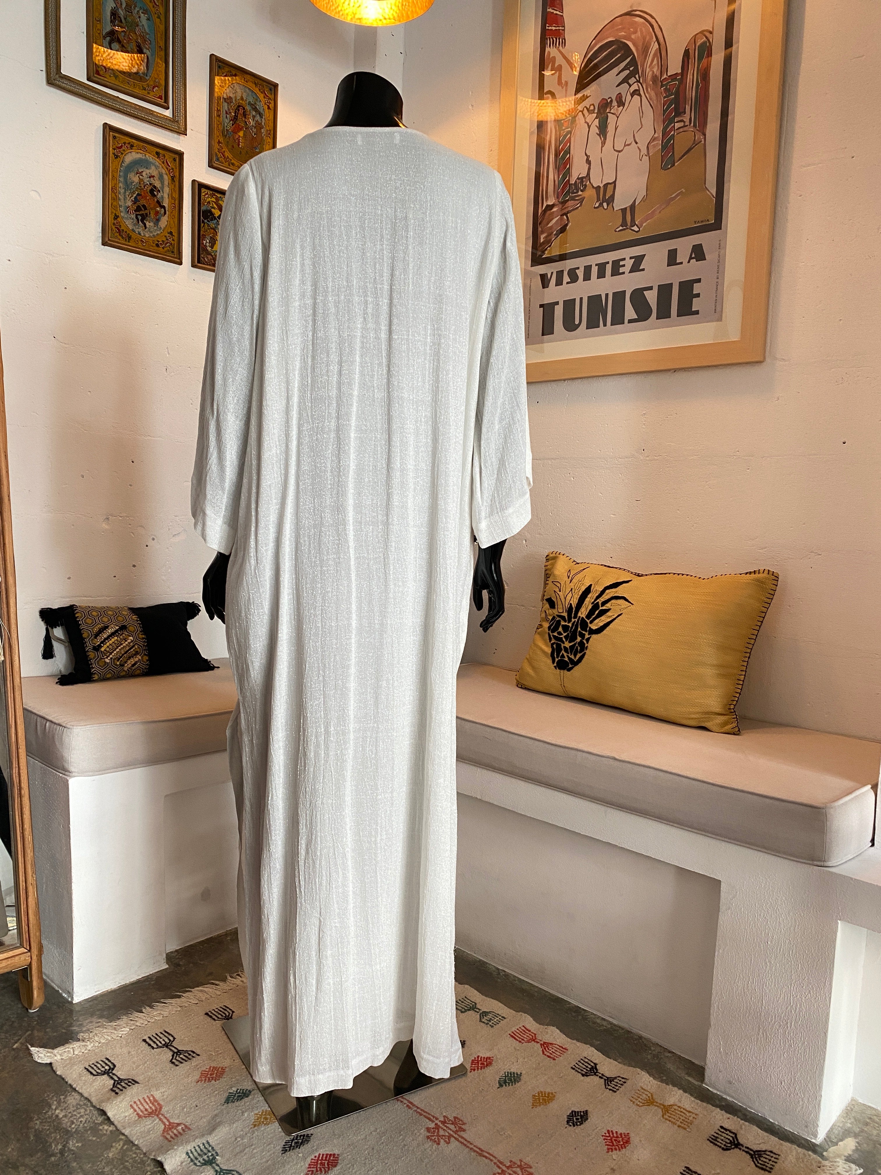 Robe en lin blanc avec broderie palmier argenté – Édition limitée