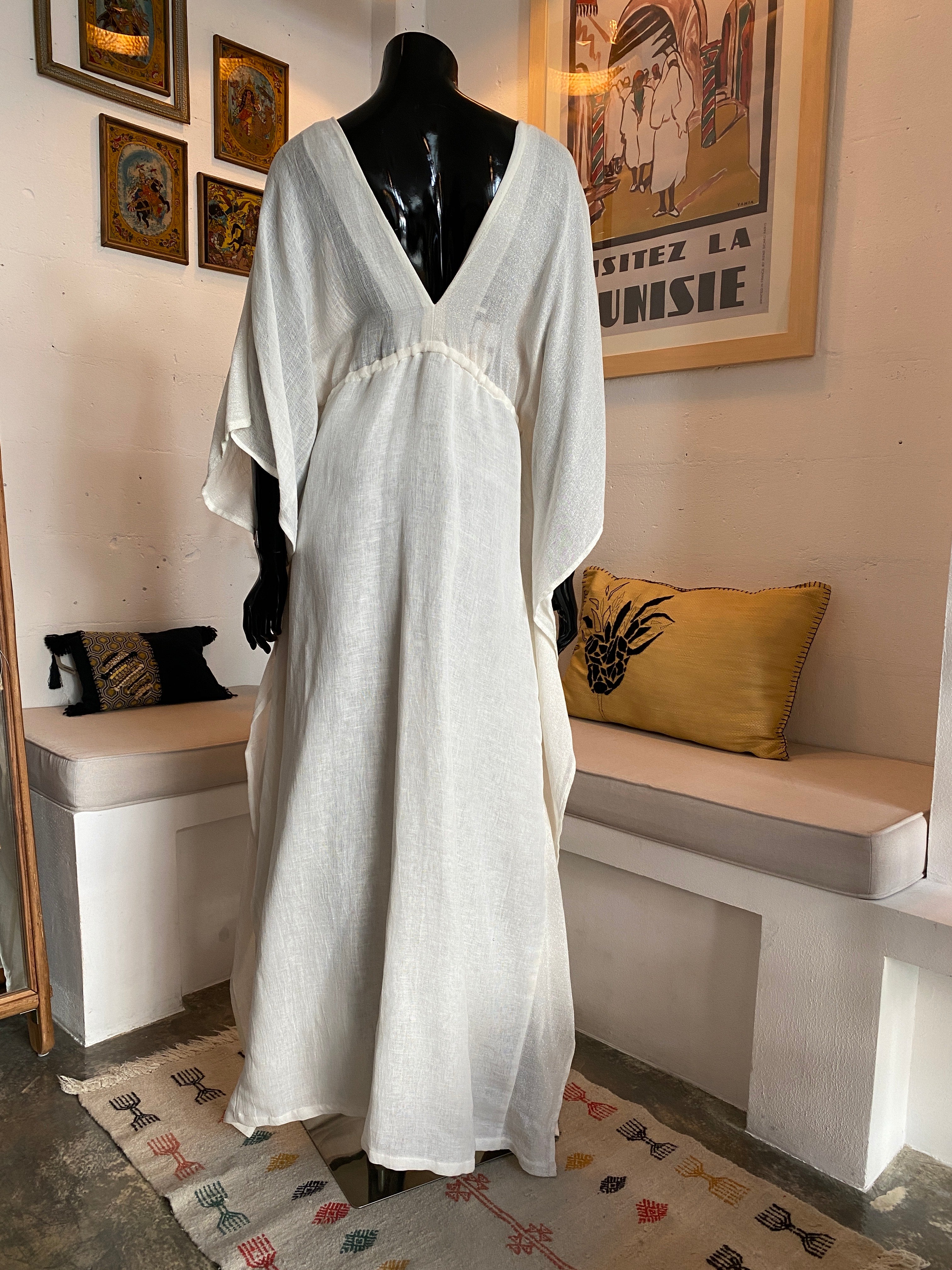 Caftan de villégiature en lin blanc