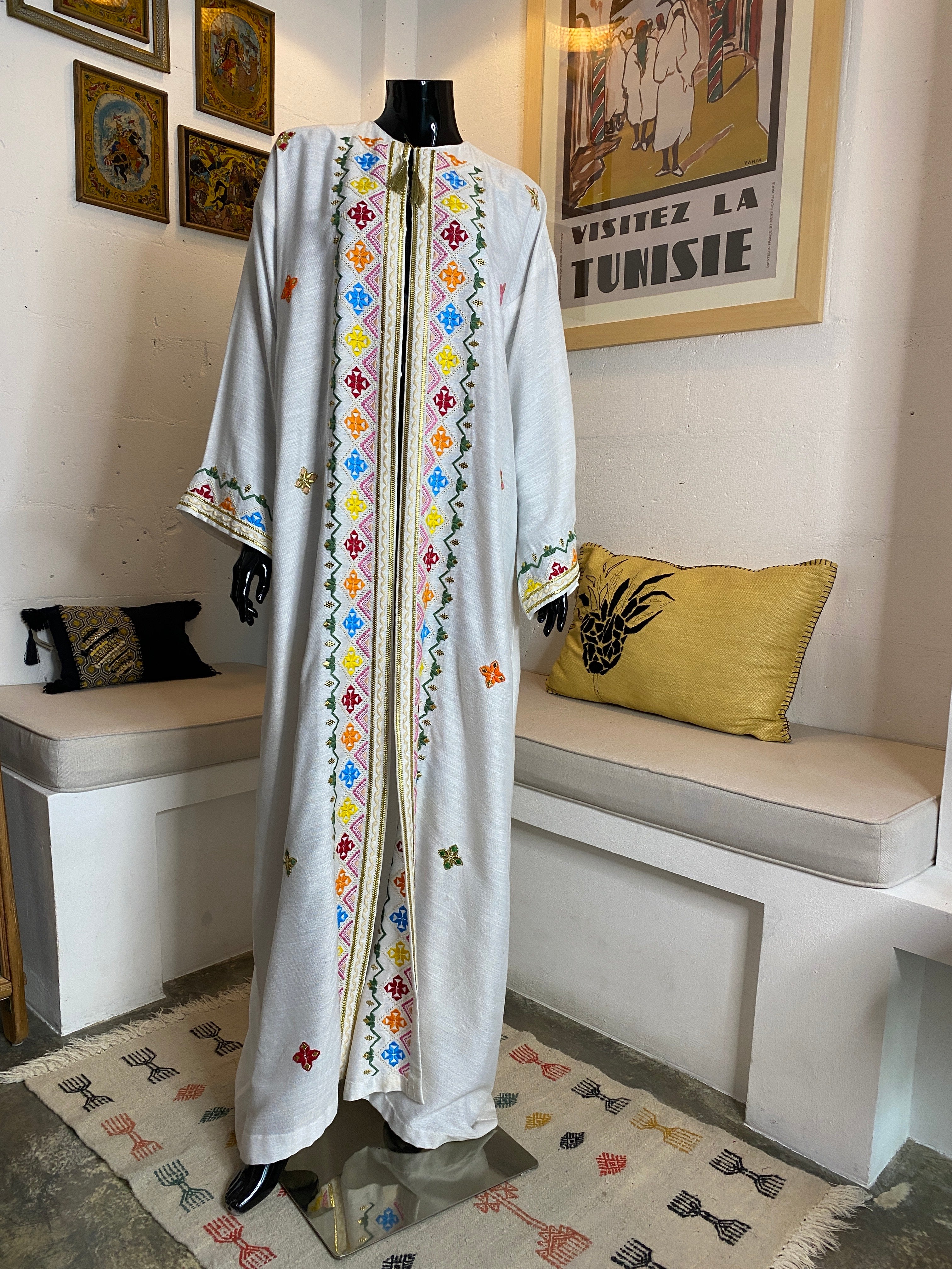 Abaya en lin avec broderie en fil de coton et tel
