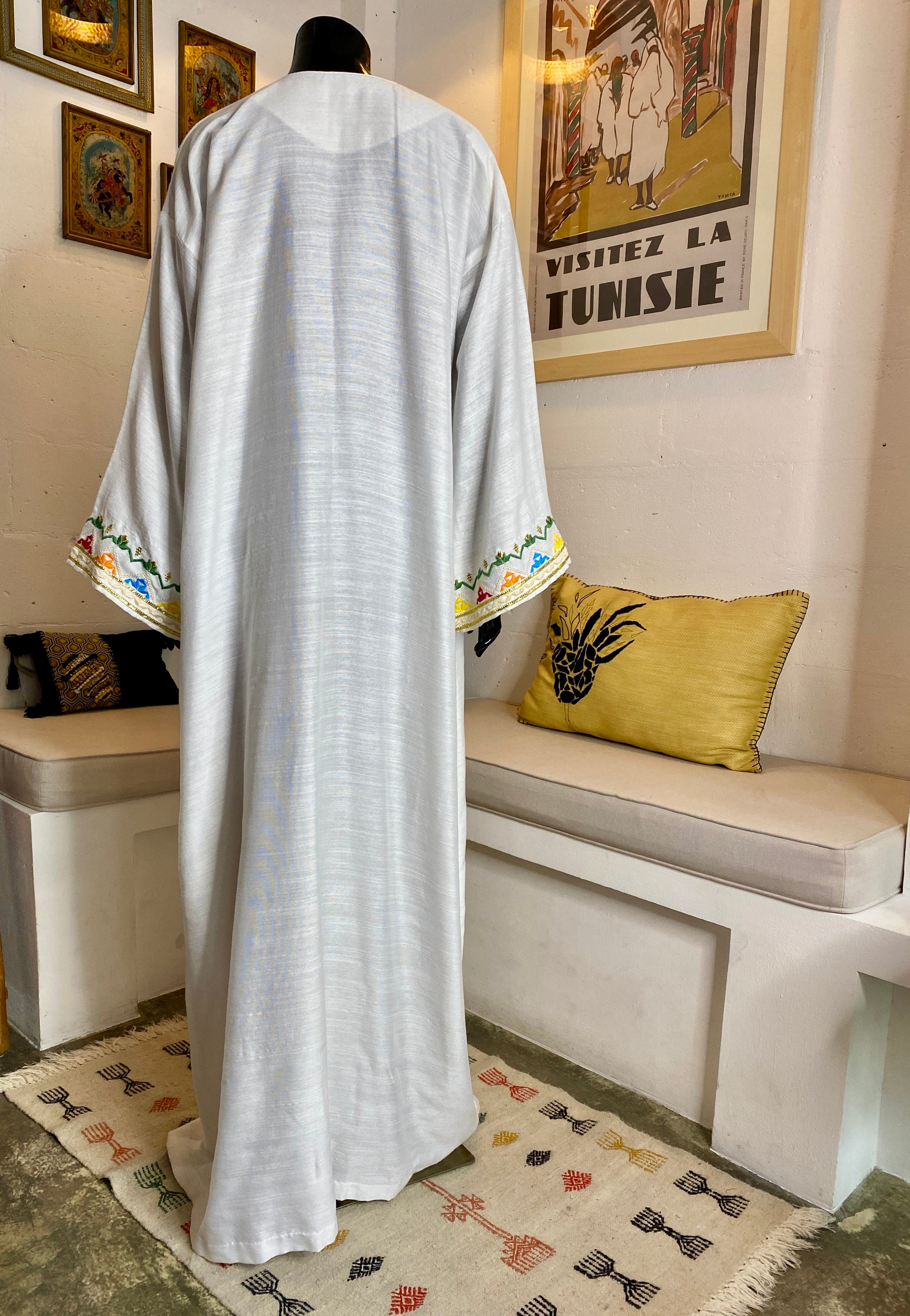 Abaya en lin avec broderie en fil de coton et tel