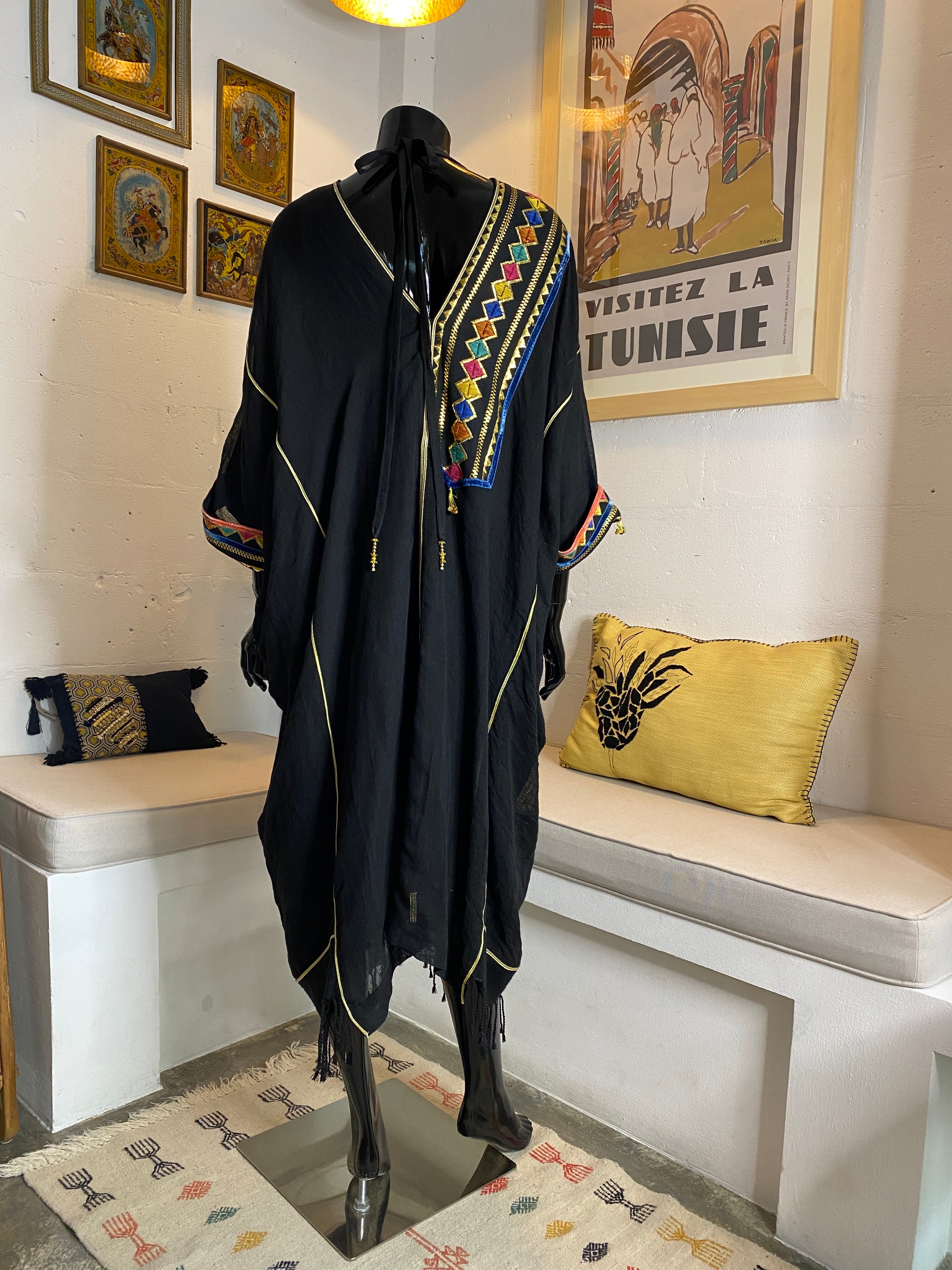 Jeba noir avec broderie Tel et fil de soie
