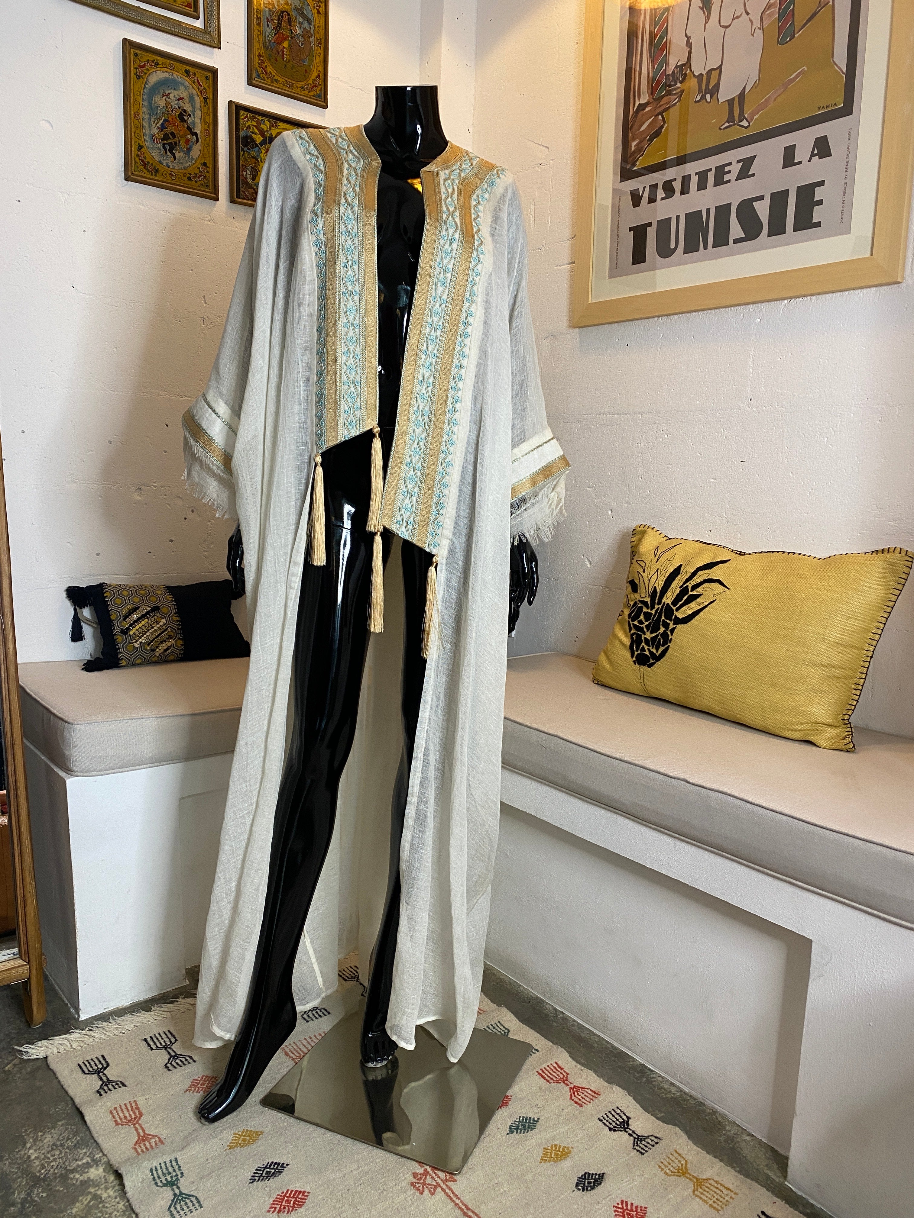 Abaya en lin tissée sur mesure avec coutures marocaines