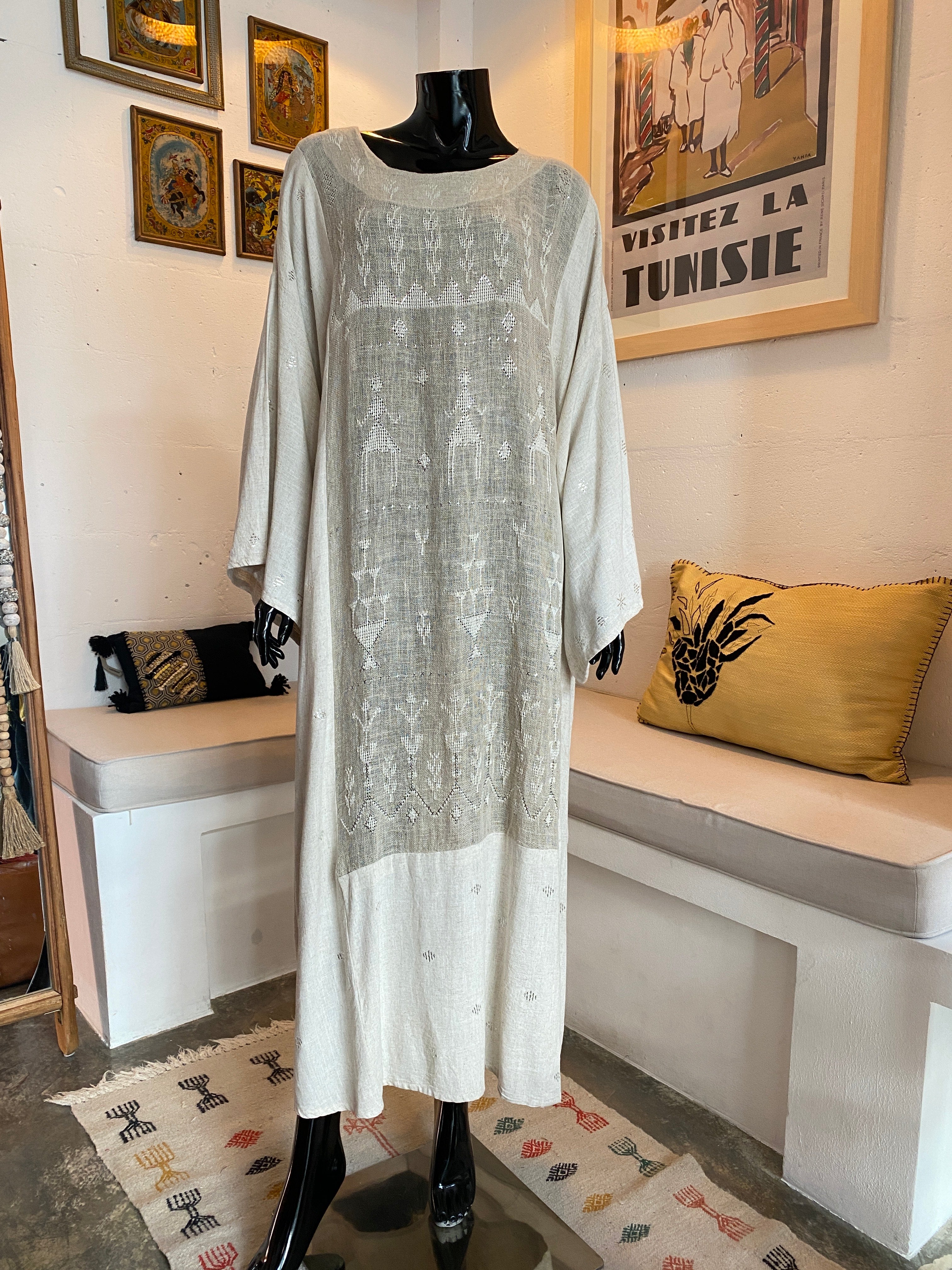 OFF WHITE CLOSED ABAYA WITH TEL AND TATREEZ