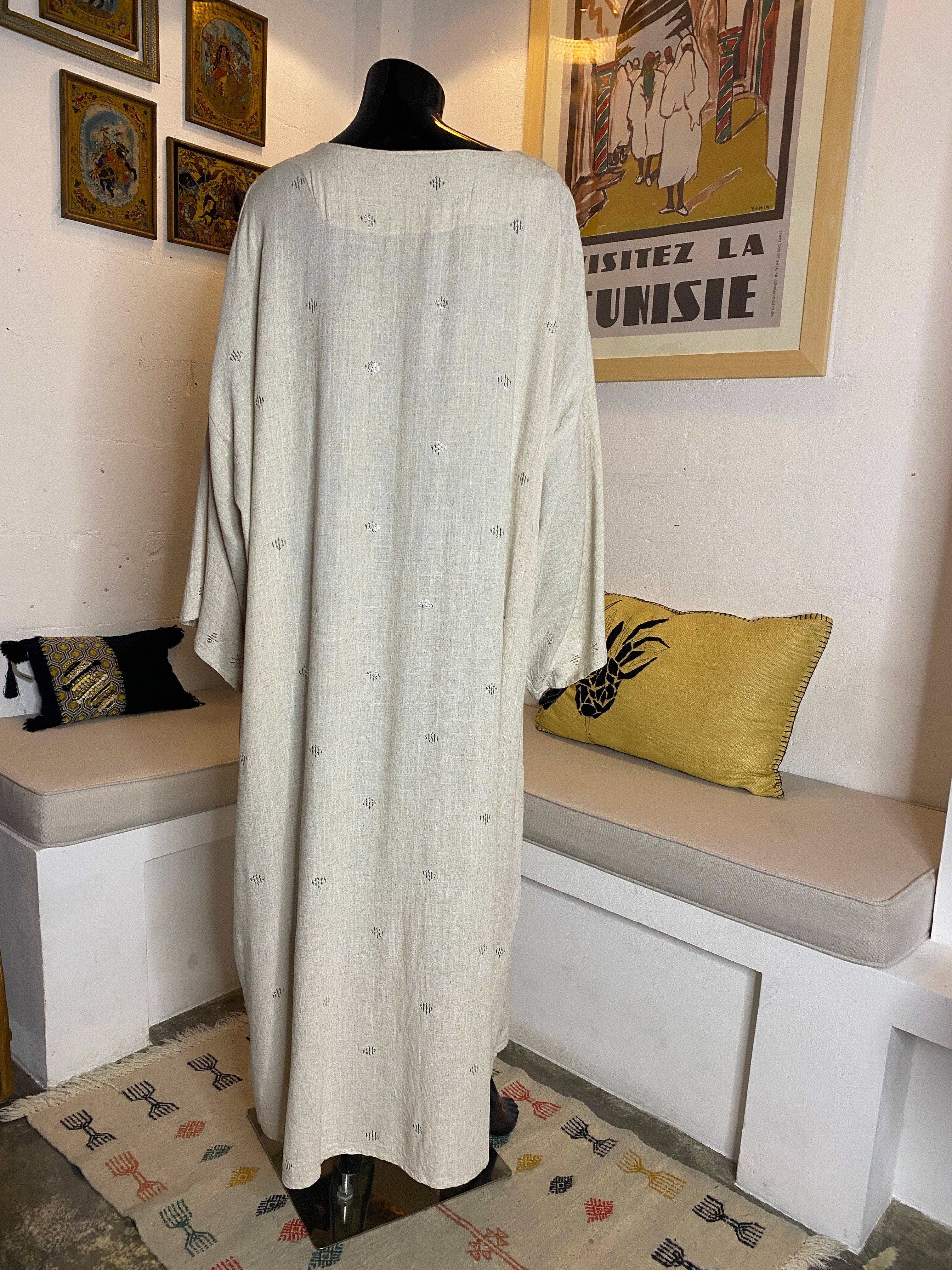 OFF WHITE CLOSED ABAYA WITH TEL AND TATREEZ