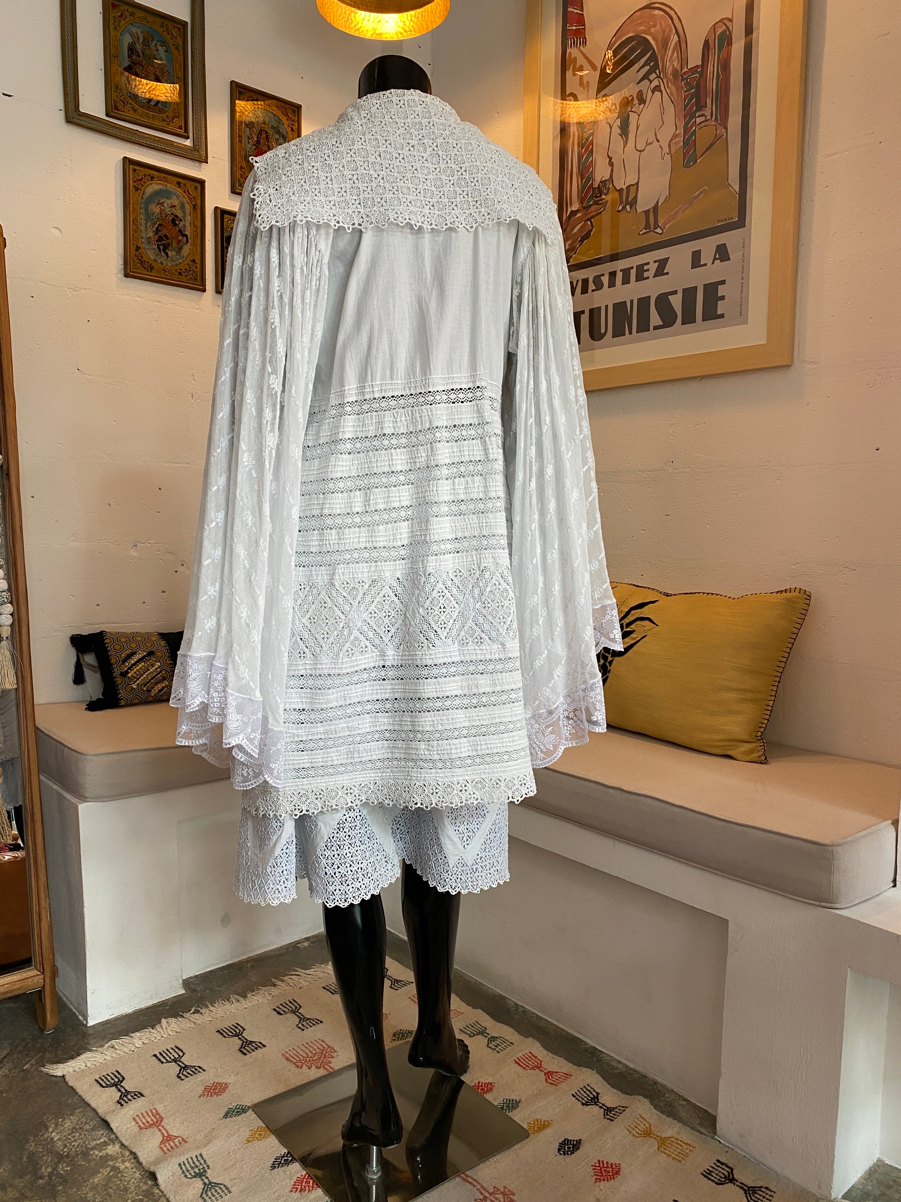 Ensemble tunique et short en dentelle blanche
