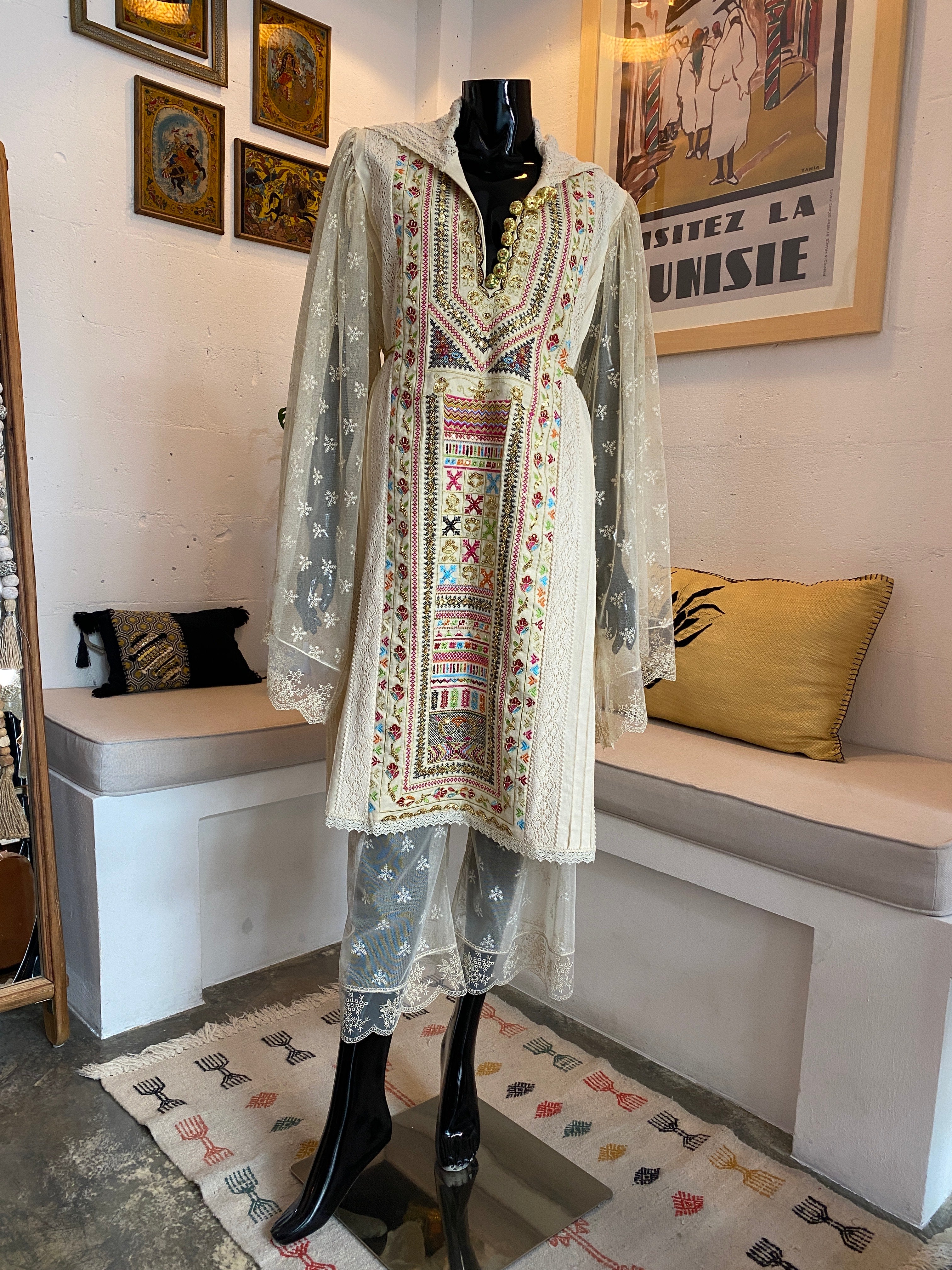 Ensemble robe tunique beige avec Akood
