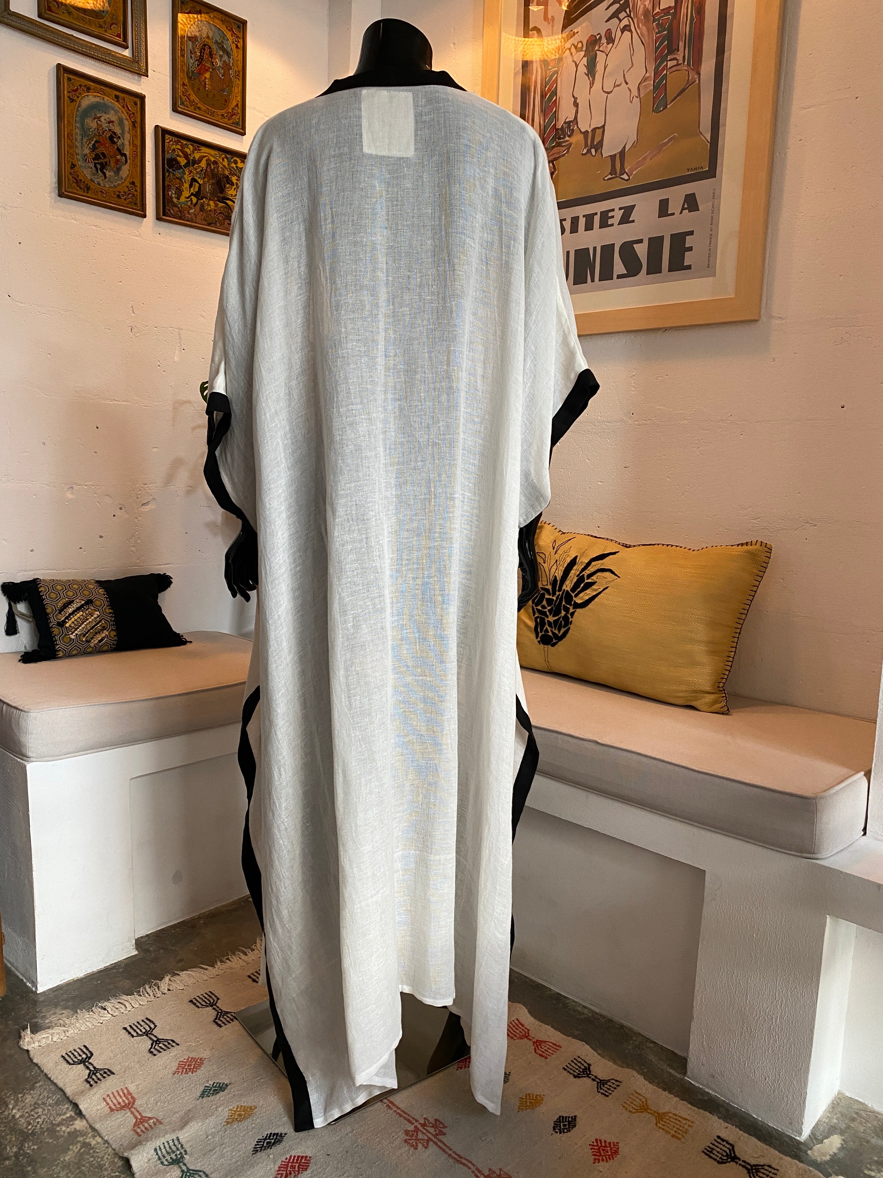 Voyage Linen Poncho – Black Trim Edition
