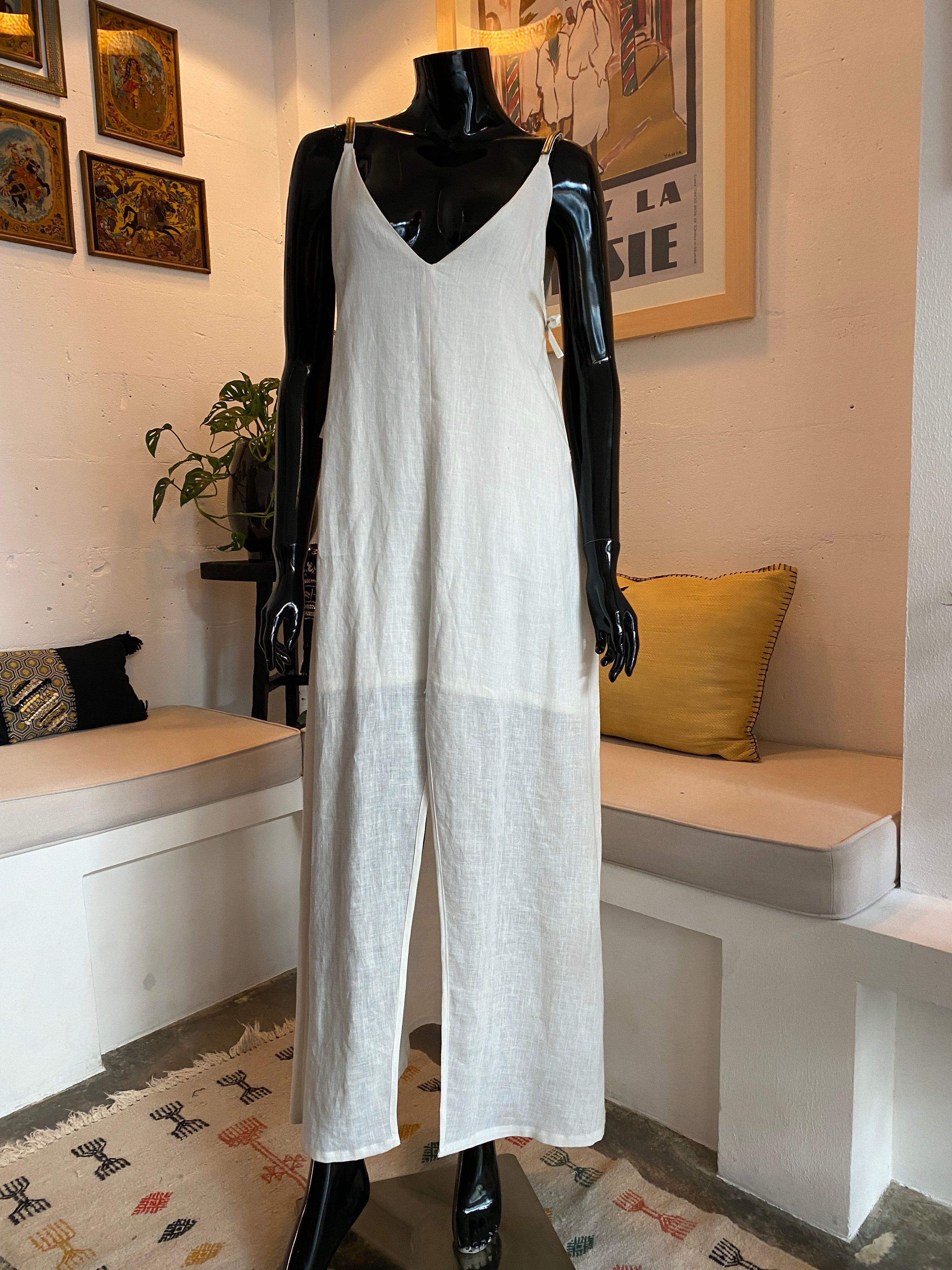 Robe minimaliste en lin Zine – Édition blanc pur