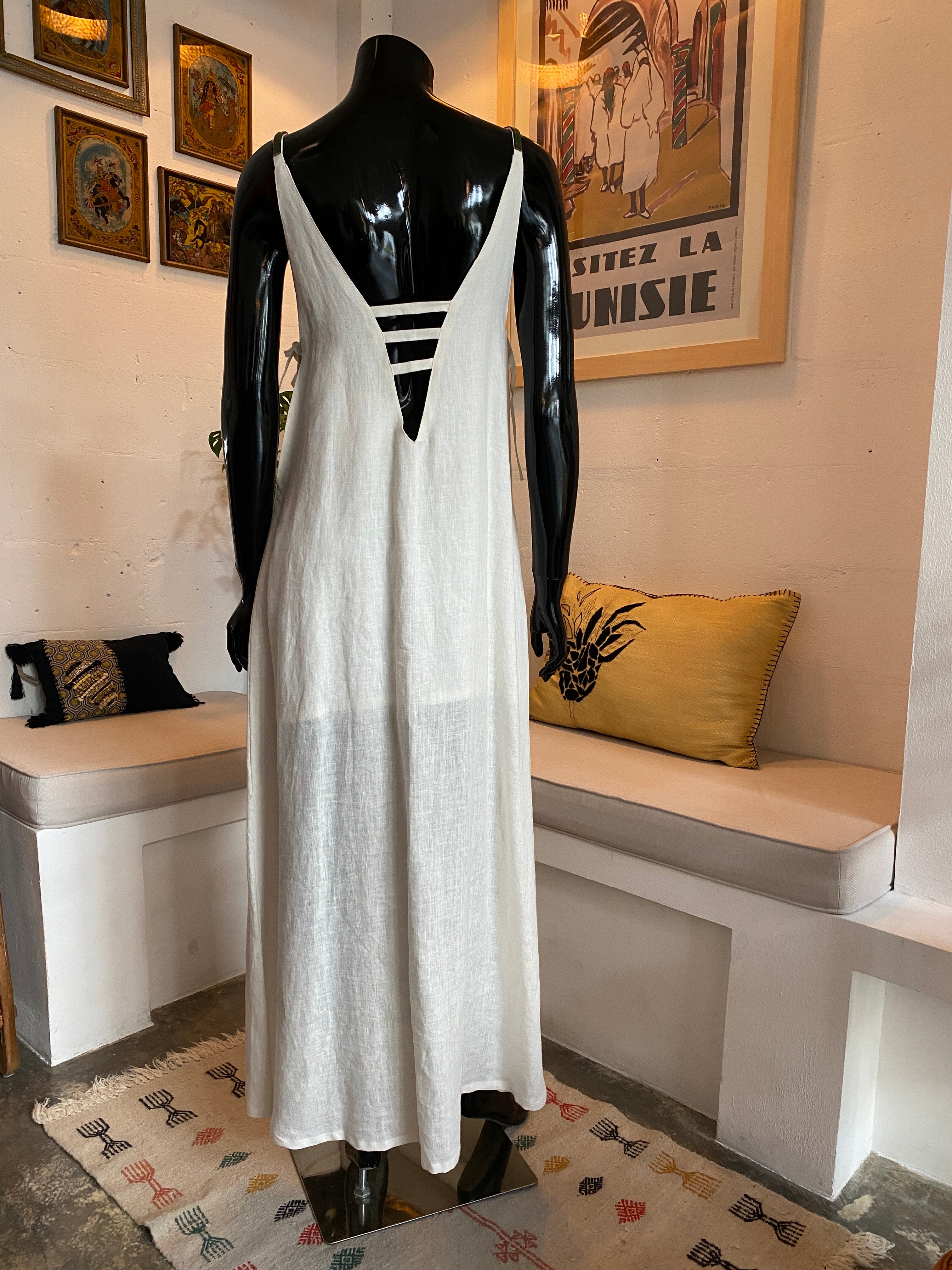 Robe minimaliste en lin Zine – Édition blanc pur